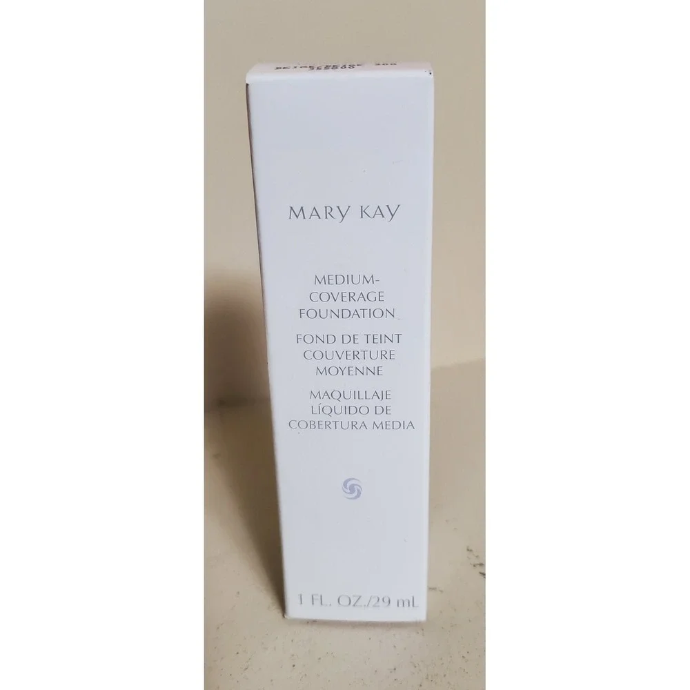 Mary Kay Medium Coverage Foundation Beige 300 Normal to Oily Skin 1 fl oz NIB